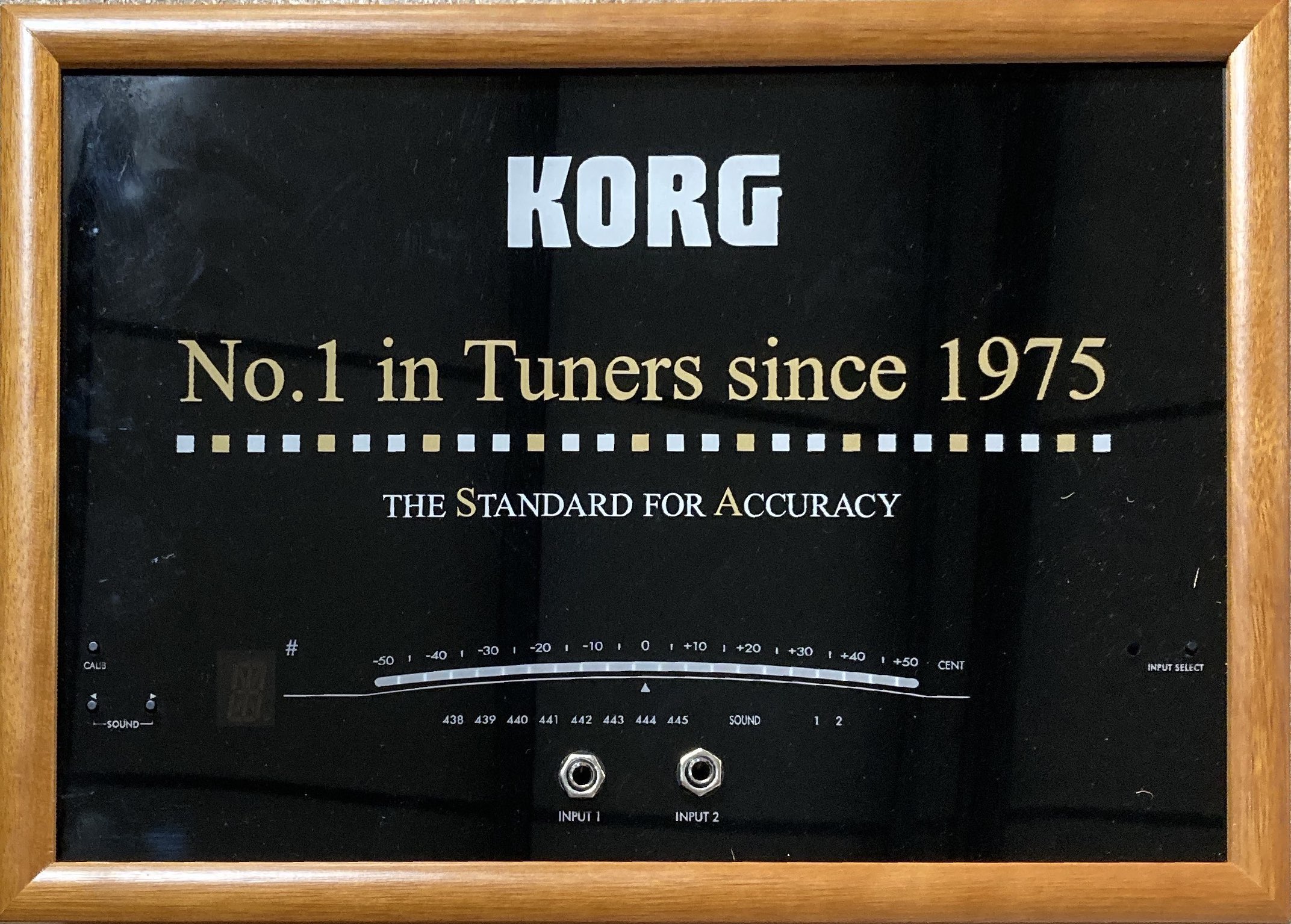 Lot 4 DTR1K WALL MOUNTED DIGITAL TUNER WITH