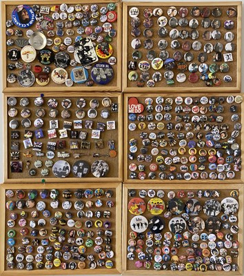 Lot 488 - BEATLES BADGE COLLECTION.