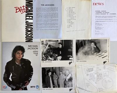 Lot 411 - MICHAEL JACKSON CONCERT PROGRAMMES INC JAPAN '87  AND PROMOTIONAL ITEMS.