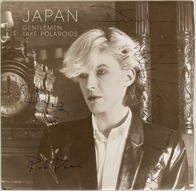 Lot 176 - JAPAN SIGNED 7".