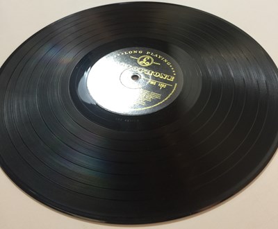 Lot 924 - THE BEATLES - PLEASE PLEASE ME LP (1ST UK 'BLACK AND GOLD' PRESSING - PMC 1202 - SUPERB COPY)