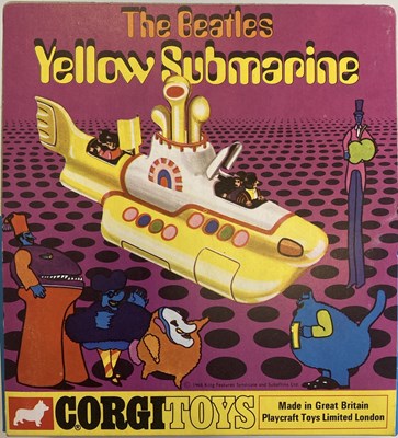 Lot 352 - BEATLES YELLOW SUBMARINE CORGI TOY IN BOX.