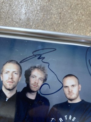 Lot 210 - COLDPLAY SIGNED PHOTO.