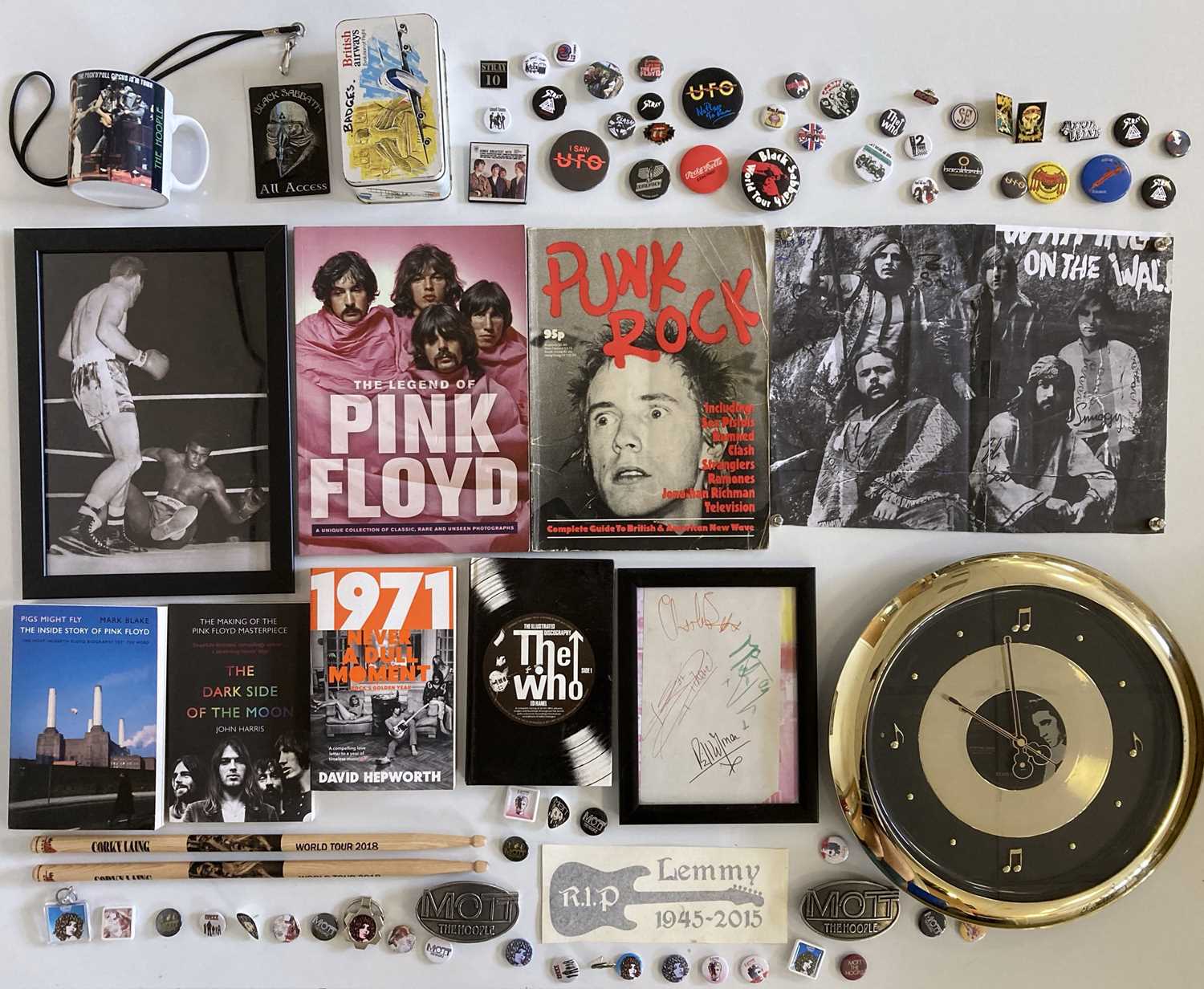 Lot 34 - ASSORTED ROCK COLLECTABLES INC BADGES.