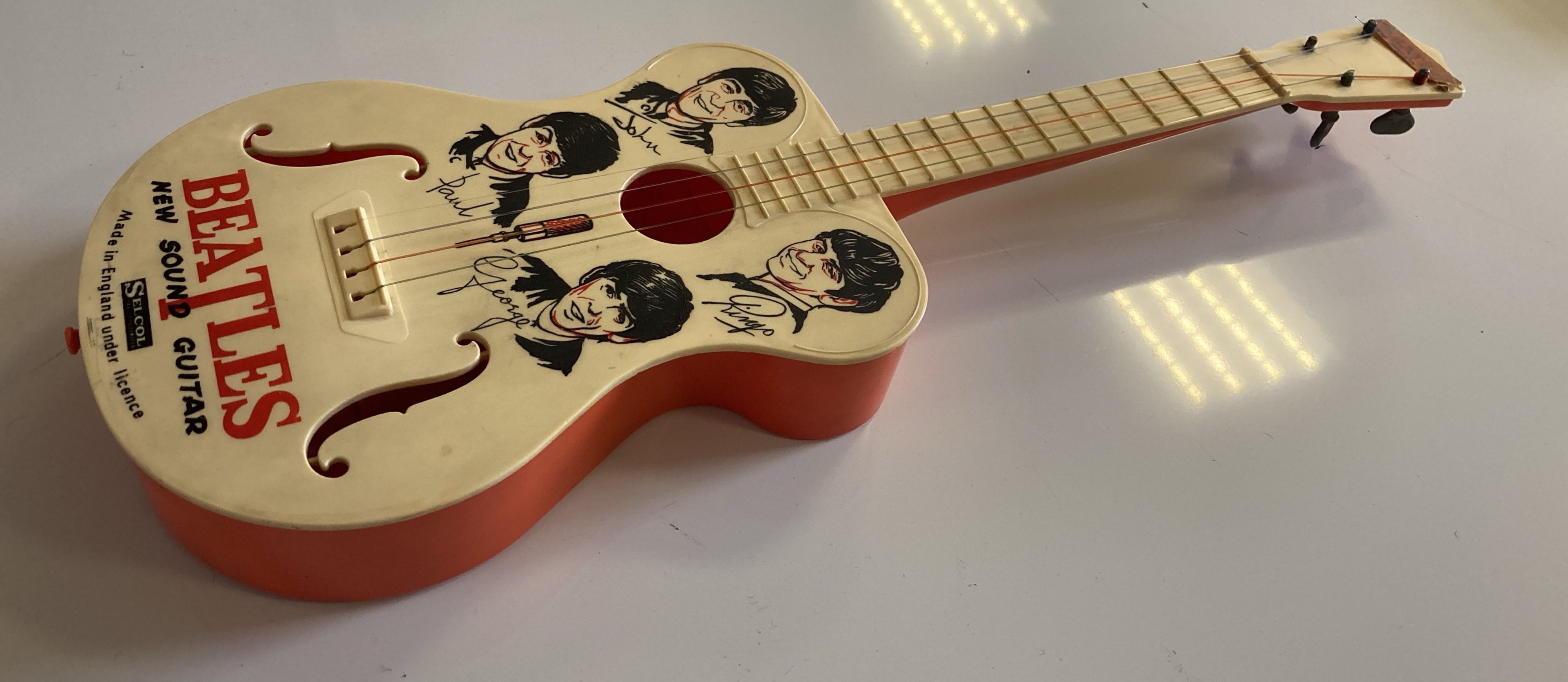 Lot 121 - BEATLES NEW SOUND GUITAR.