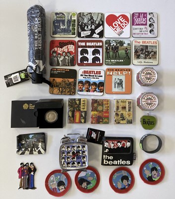 Lot 124 - THE BEATLES - ASSORTED COLLECTABLES.