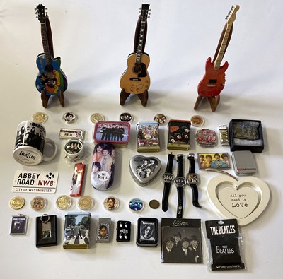 Lot 126 - BEATLES COLLECTABLES.