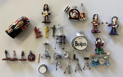 Lot 137 - BEATLES TOYS AND COLLECTABLES.