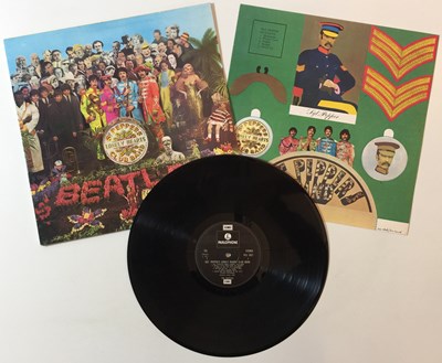 Lot 11 - THE BEATLES - SGT. PEPPER'S LONELY HEARTS CLUB BAND LPs (MONO ORIGINAL PLUS STEREO REISSUE)