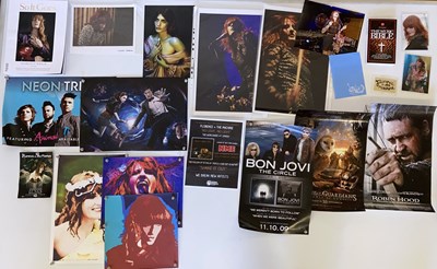 Lot 89 - FLORENCE AND THE MACHINE - MEMORABILIA AND SIGNED ITEMS.