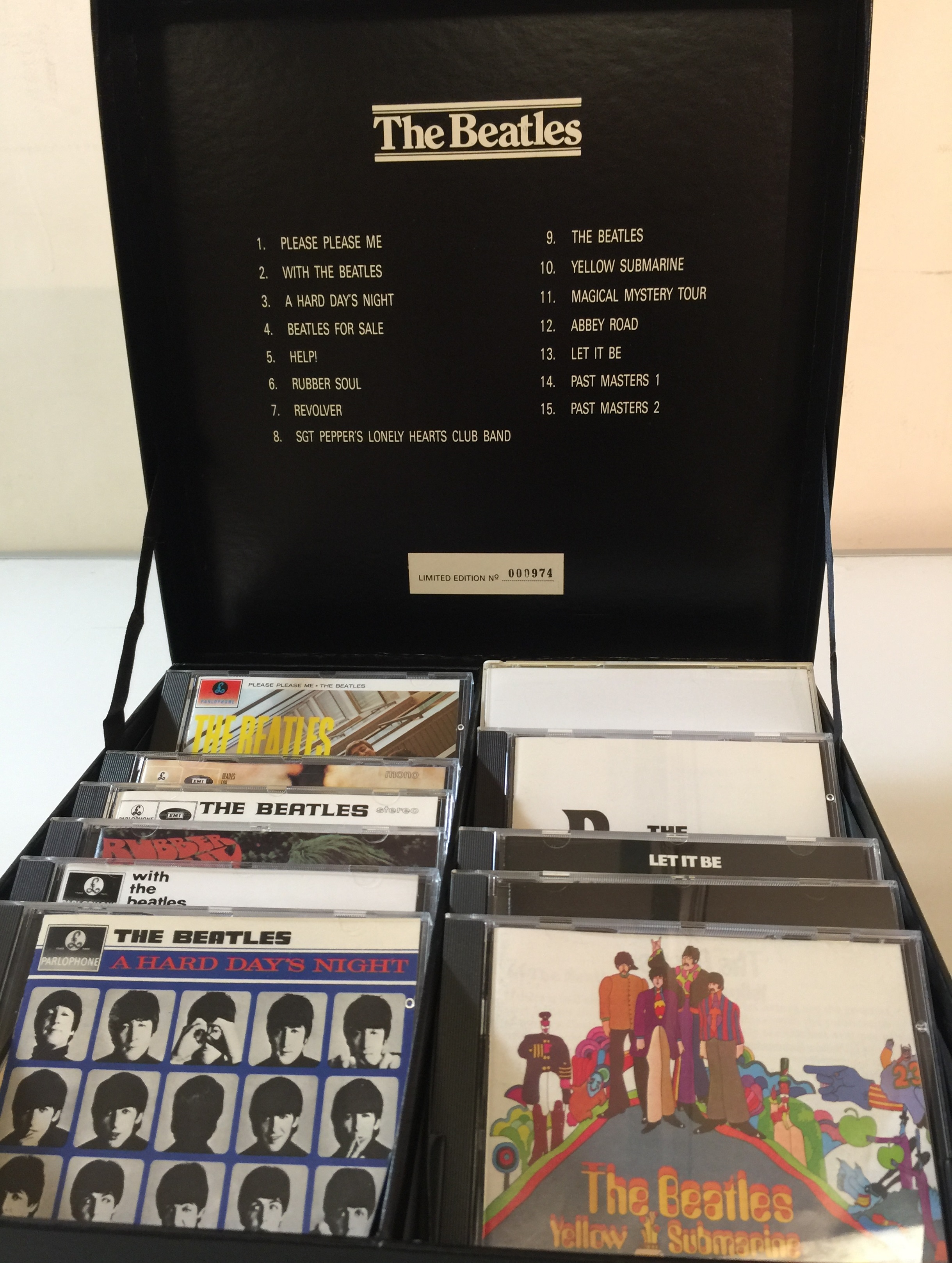 Compact Disc Collection Display Lot 39 - THE BEATLES - COMPACT DISC COLLECTION (HMV