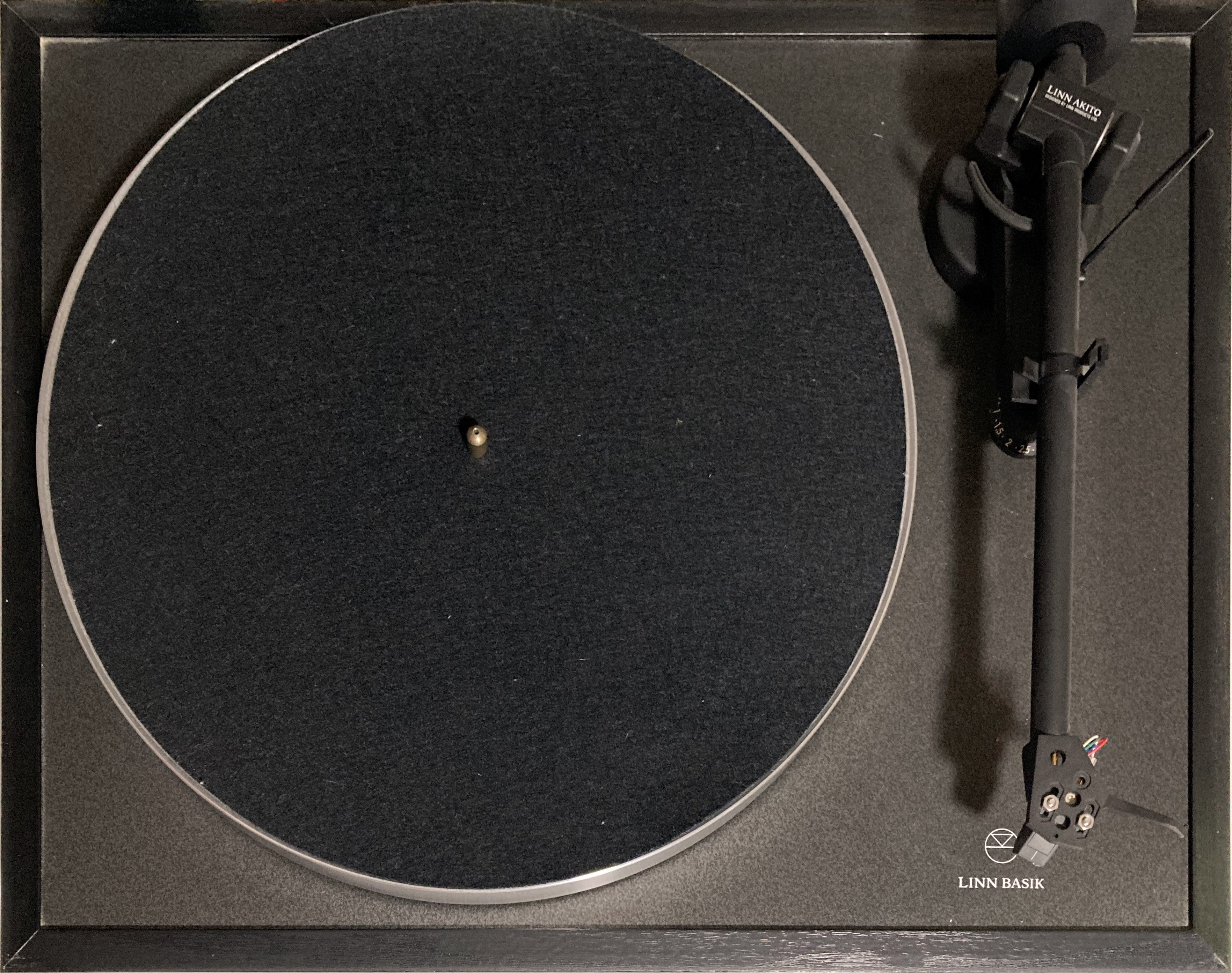 Lot 3 - LINN BASIK TURNTABLE WITH AKITO TONEARM.