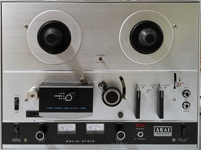 Lot 5 - AKAI 4000D REEL TO REEL PLAYER IN BOX WITH SPEAKERS.