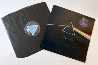 Lot 321 - PINK FLOYD - THE DARK SIDE OF THE MOON LP (UK SOLID TRIANGLE - SHVL 804)