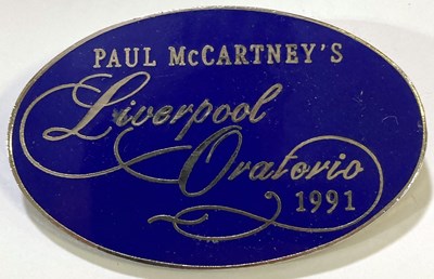 Lot 230 - PAUL MCCARTNEY AUTOGRAPH ON BADGE BOX.