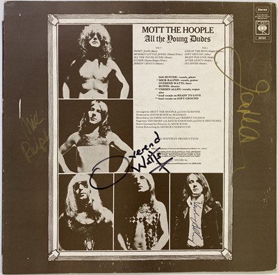 Lot 356 - MOTT THE HOOPLE SIGNED LP.