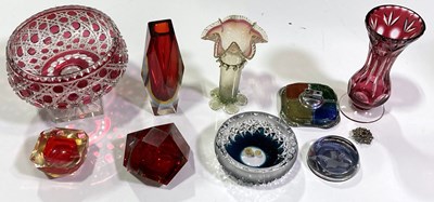 Lot 21 - CUT GLASS / CRYSTAL ITEMS INCLUDING MURANO