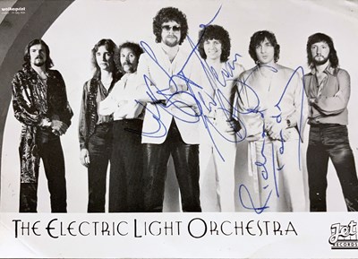 Lot 163 - ELECTRIC LIGHT ORCHESTRA PROMO ITEMS INC SIGNED POSTCARD.