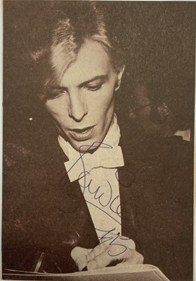 Lot 332 - DAVID BOWIE SIGNED PAGE