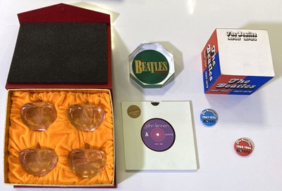 Lot 481 - BEATLES COLLECTABLES.