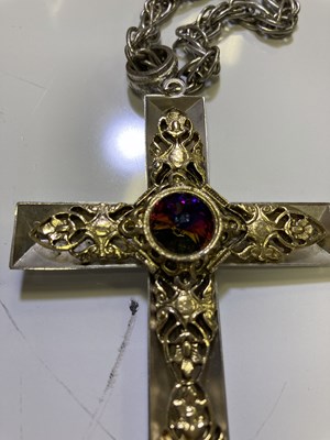 Lot 217 - ELVIS PRESLEY OWNED AND WORN SILVER CROSS