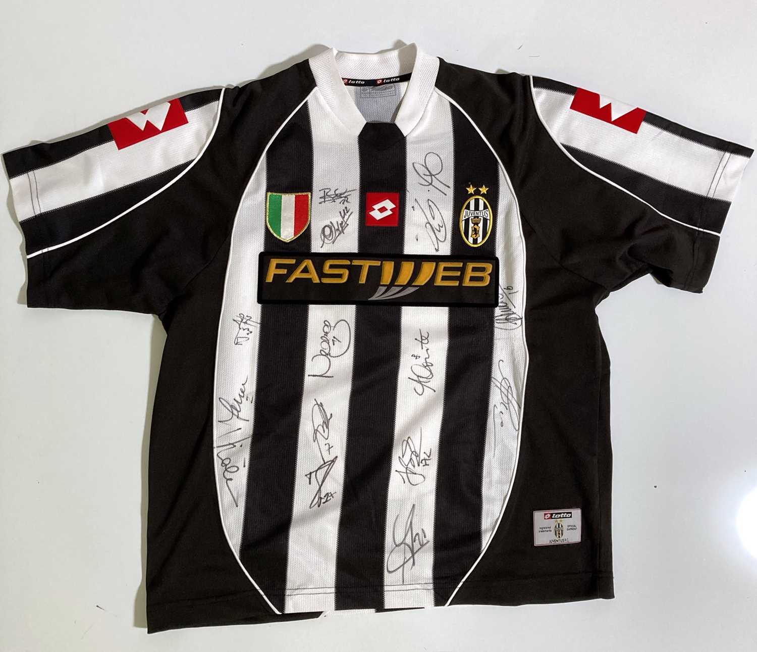 Lot 137 - JUVENTUS - SIGNED SHIRT.