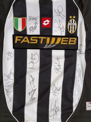 Lot 137 - JUVENTUS - SIGNED SHIRT.