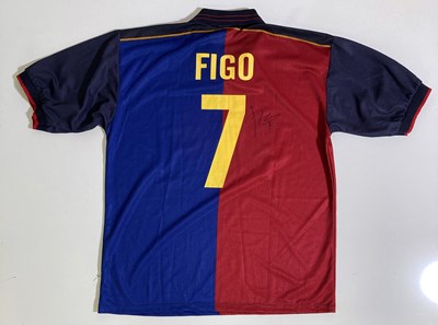 Lot 139 - FC BARCELONA - A SIGNED FOOTBALL SHIRT.