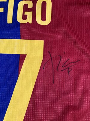 Lot 139 - FC BARCELONA - A SIGNED FOOTBALL SHIRT.