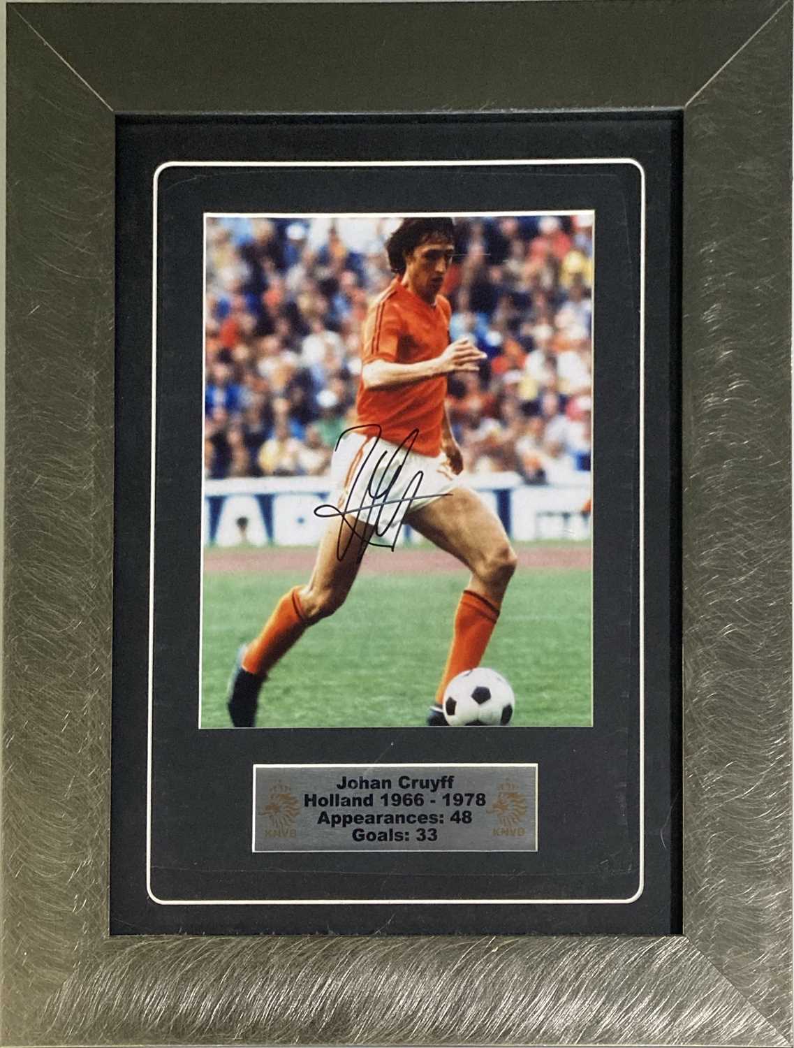 Lot 140 - JOHANN CRYUFF SIGNED ITEMS.