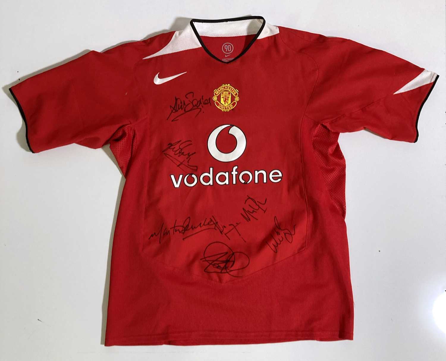 Lot 141 - MANCHESTER UNITED - SIGNED SHIRT.