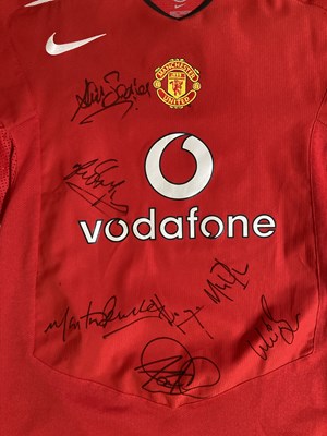 Lot 141 - MANCHESTER UNITED - SIGNED SHIRT.