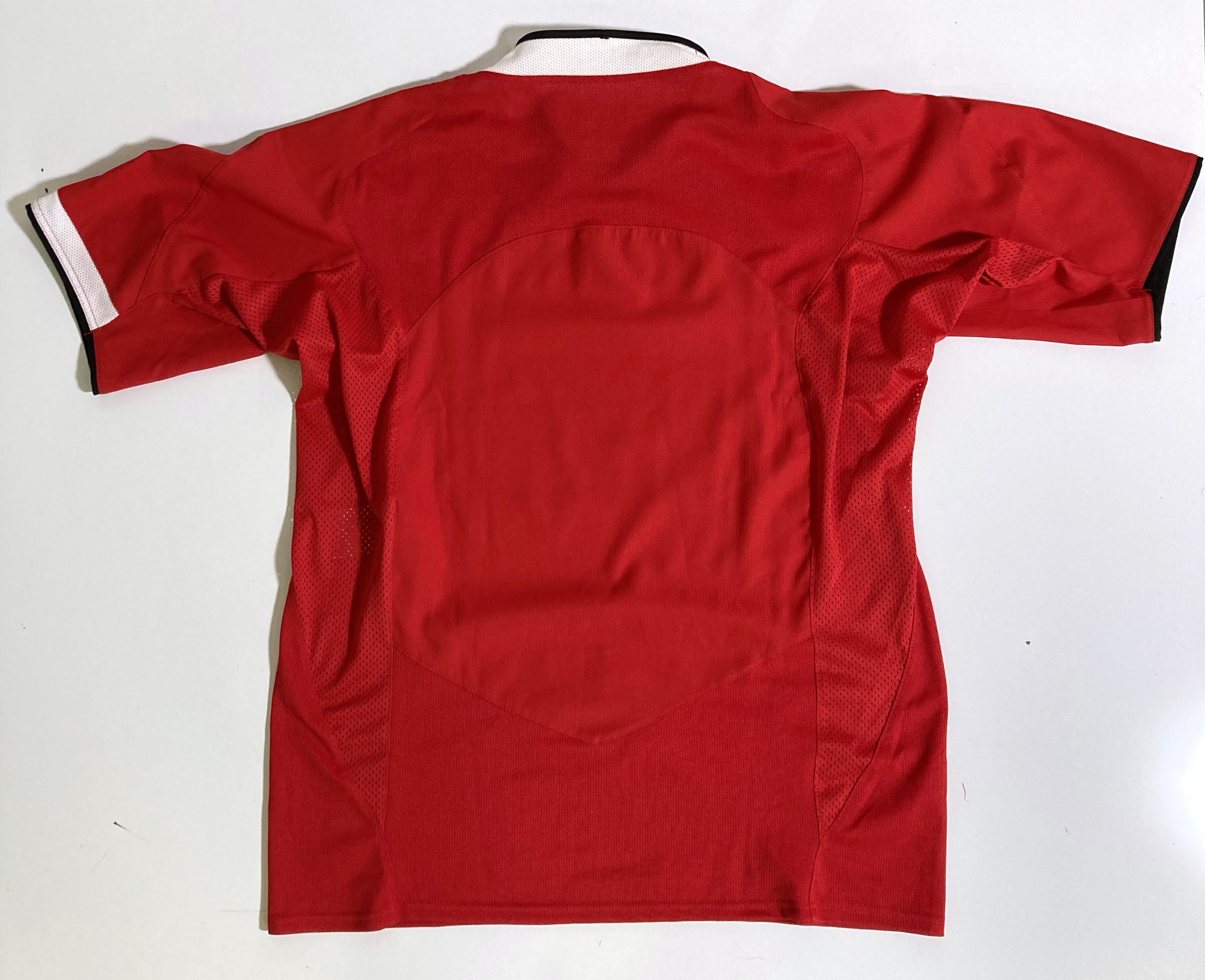 Lot 141 - MANCHESTER UNITED - SIGNED SHIRT.