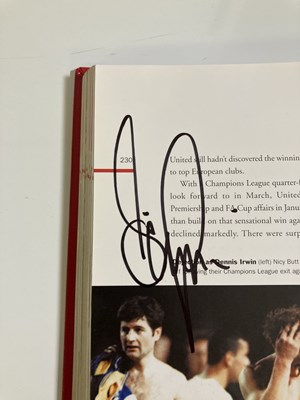 Lot 142 - MANCHESTER UNITED - BOOK SIGNED BY MANY STARS OF PAST AND PRESENT.