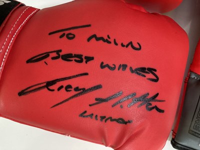 Lot 146 - SIGNED BOXING GLOVES.