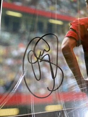 Lot 149 - FOOTBALL - MANCHESTER UNITED AUTOGRAPHS INC RONALDO.