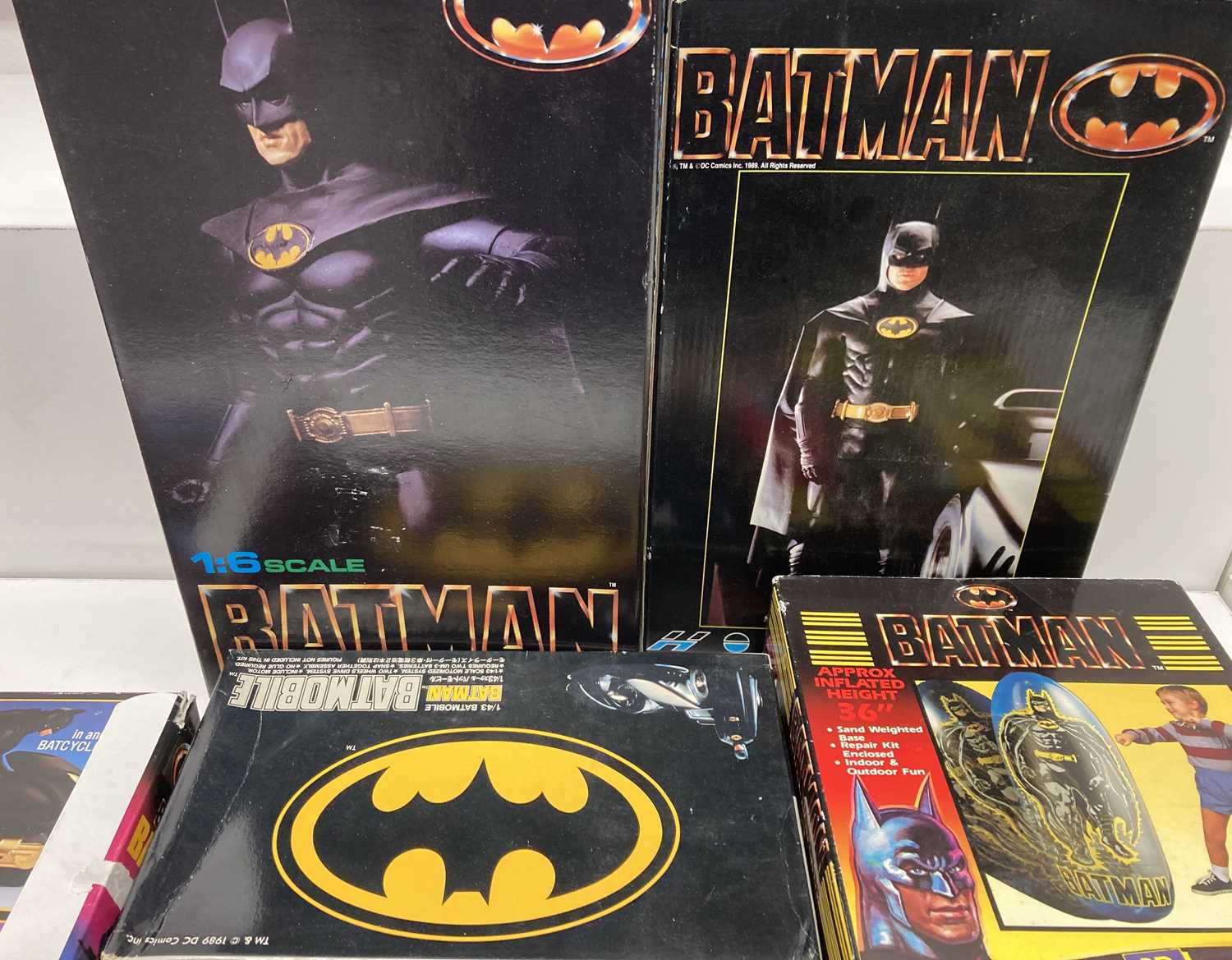 Lot 66 - BATMAN MODELS & TOYS.