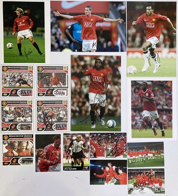 Lot 156 - FOOTBALL AUTOGRAPHS - MANCHESTER UNITED.