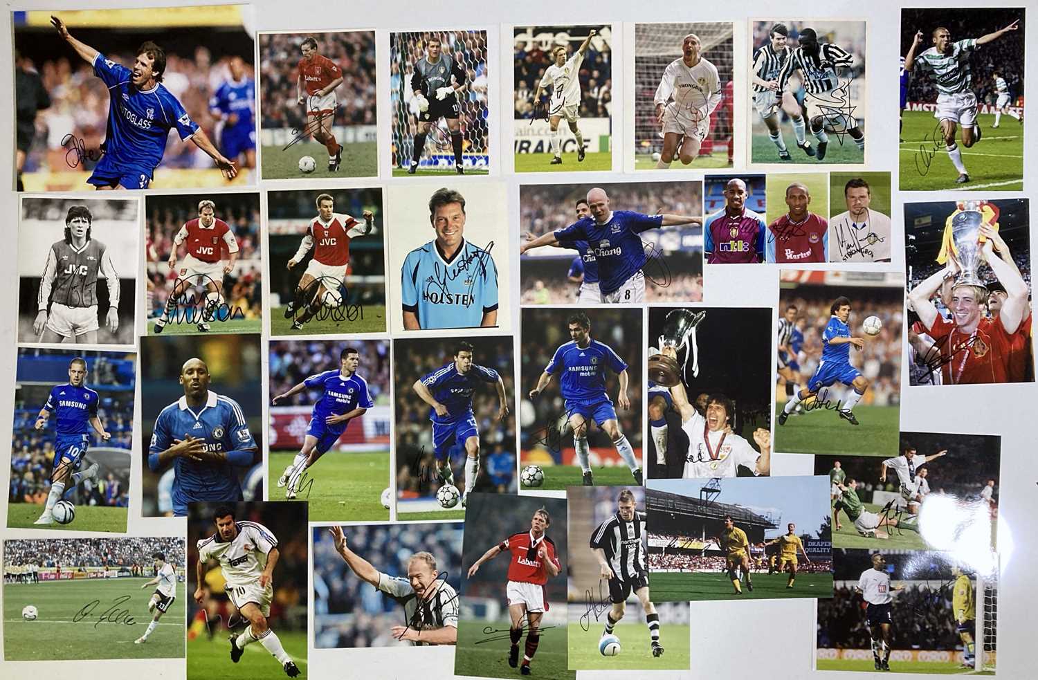 Lot 159 - FOOTBALL AUTOGRAPHS - CHELSEA AND PREMIER LEAGUE STARS.