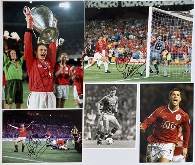 Lot 160 - FOOTBALL AUTOGRAPHS - MANCHESTER UNITED STARS.