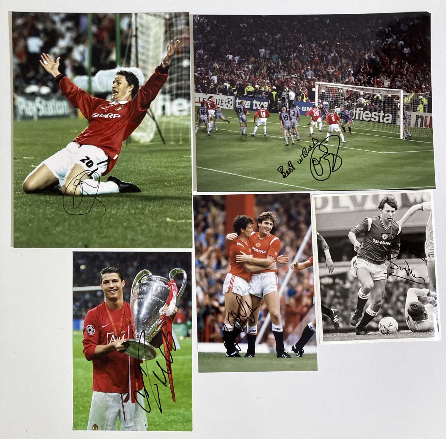 Lot 163 - FOOTBALL AUTOGRAPHS - MANCHESTER UNITED STARS.