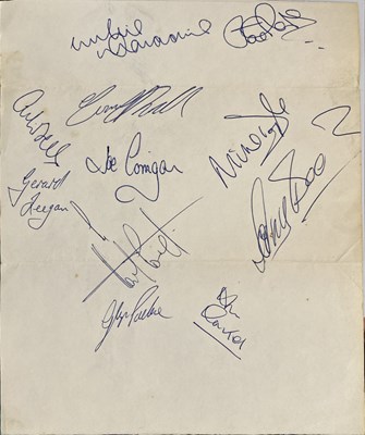 Lot 166 - FOOTBALL AUTOGRAPHS - MANCHESTER CITY.