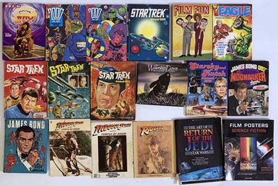 Lot 359 - ASSORTED FILM MEMORABILIA TO INCLUDE ANNUALS, BOOKS, MAGAZINES AND PLAYING CARDS