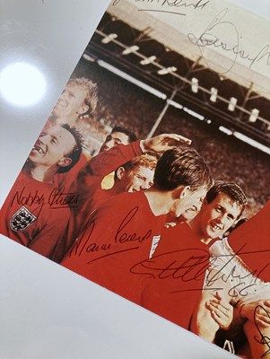 Lot 182 - ENGLAND 1966 WORLD CUP WINNERS SIGNED PHOTO.