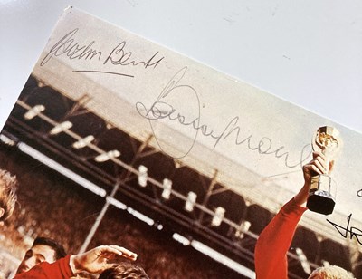 Lot 182 - ENGLAND 1966 WORLD CUP WINNERS SIGNED PHOTO.