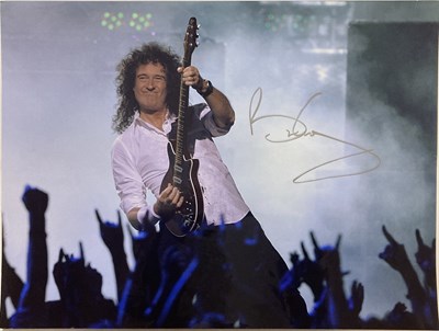 Lot 282 - BRIAN MAY SIGNED PHOTO