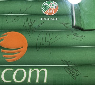 Lot 196 - FULL SIGNED IRELAND 2003 SQUAD SHIRT.