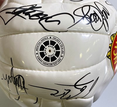 Lot 197 - MANCHESTER UNITED - A SIGNED FOOTBALL.