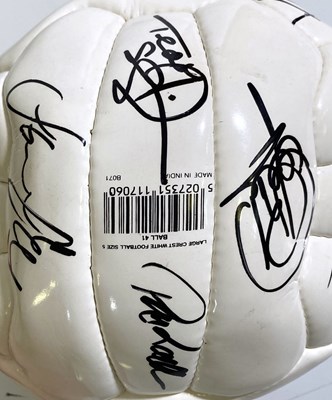 Lot 197 - MANCHESTER UNITED - A SIGNED FOOTBALL.