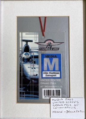 Lot 198 - FORMULA ONE / MOTORSPORT MEMORABILIA INC GLOVES.